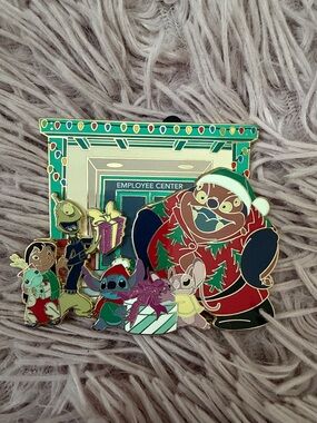 LIMITED EDITION VERY RARE Lilo & Stitch Holiday Employee Center Enamel Pin